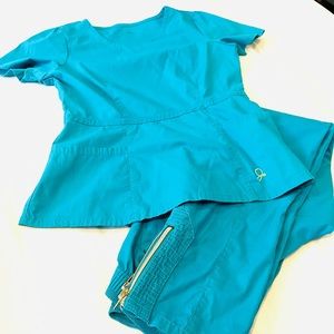 Jaanuu scrub set in teal